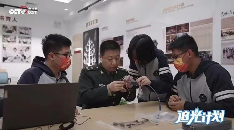 火箭院张舒、马铁铮做客中国教育电视台,温暖讲述航天逐梦故事(图2) 火箭院张舒、马铁铮做客中国教育电视台,温暖讲述航天逐梦故事(图2)